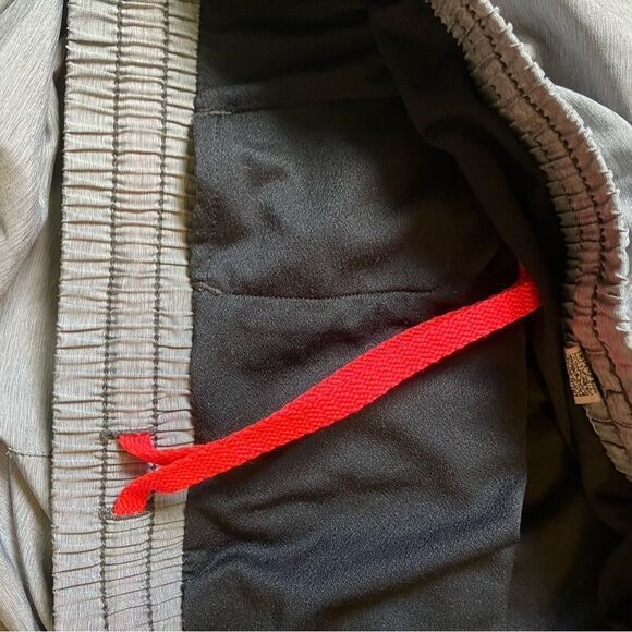 Under armor grey pink shorts size Medium - Picture 3 of 6